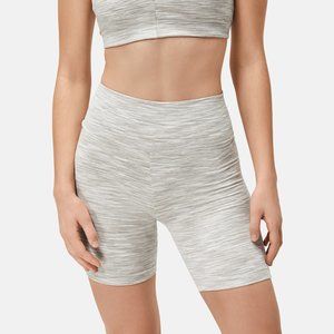 NWT Outdoor Voices Flow 7” Bike Shorts size L